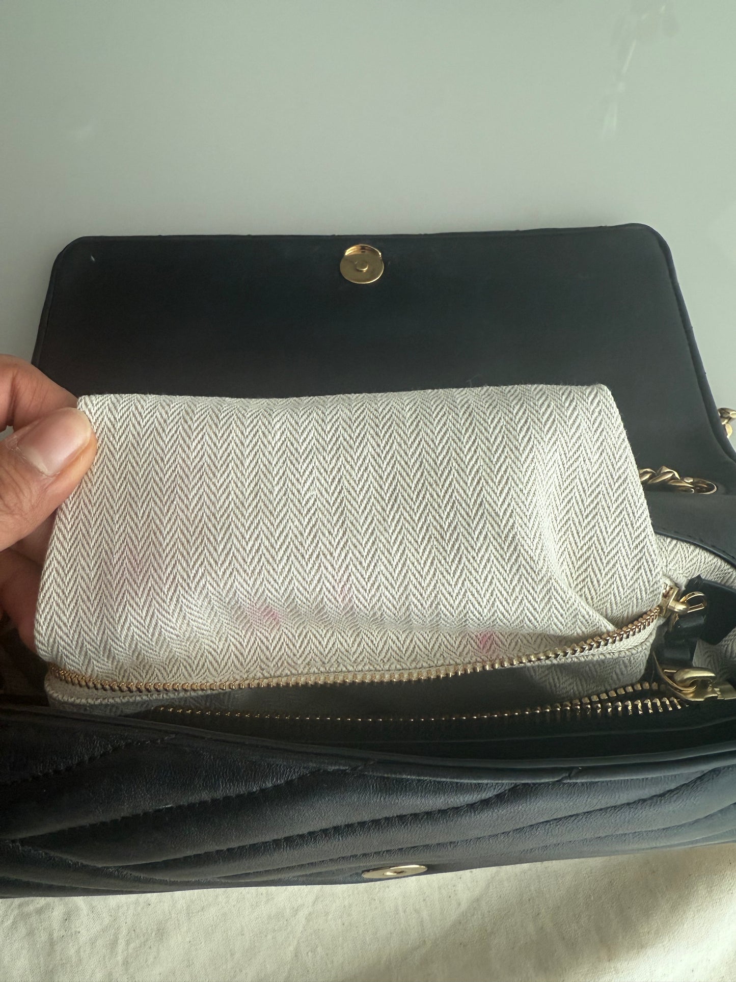 Cartera Tory Burch negra Kira Chevron original de segunda mano