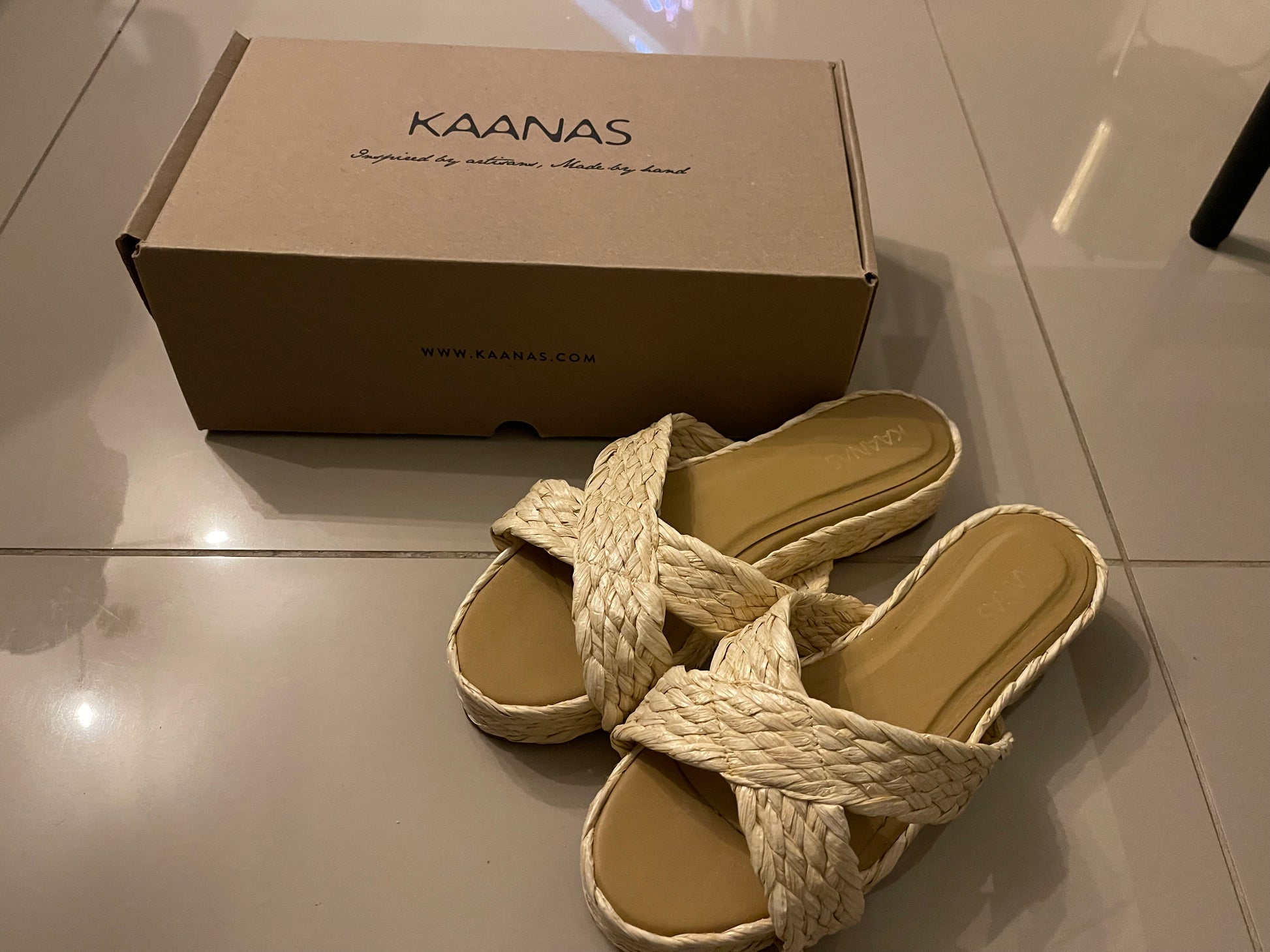 Sandalias KAANAS color natural talla 7